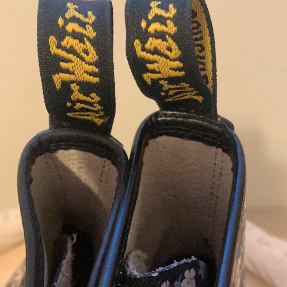 Like new floral print Dr Martens - Picture 4 of 5